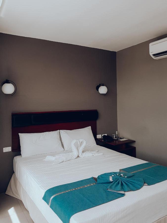 Dosi Hotel Ph Talisay  Exterior photo