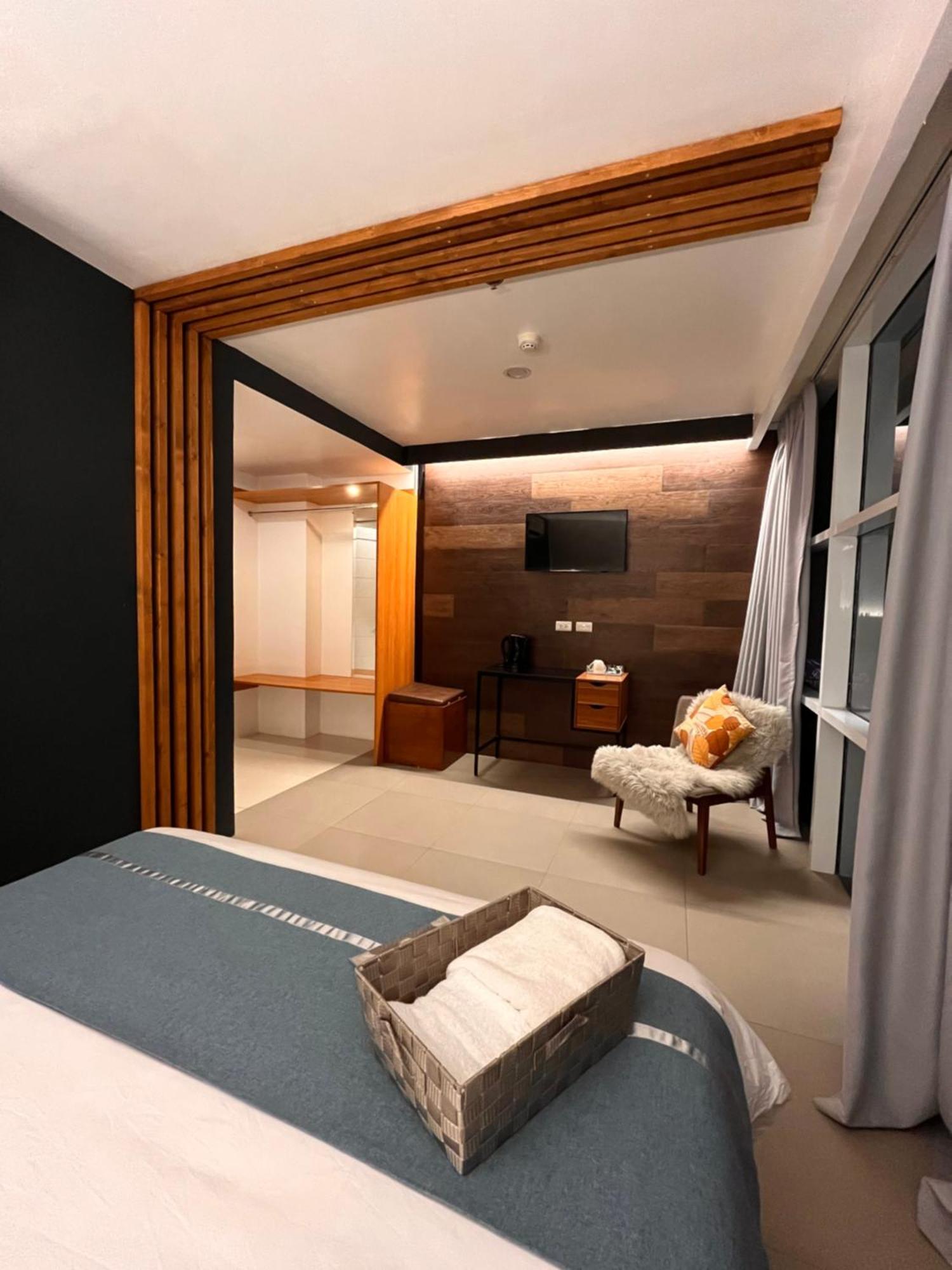 Dosi Hotel Ph Talisay  Exterior photo
